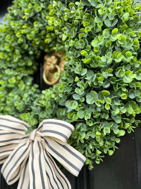 Load image into Gallery viewer, Faux Boxwood Wreath

