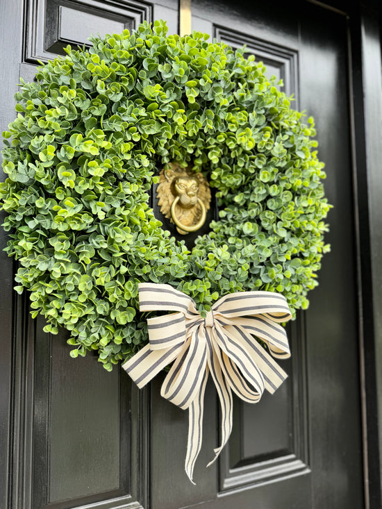 Load image into Gallery viewer, Faux Boxwood Wreath
