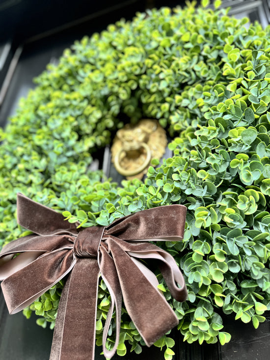 Load image into Gallery viewer, Faux Boxwood Wreath
