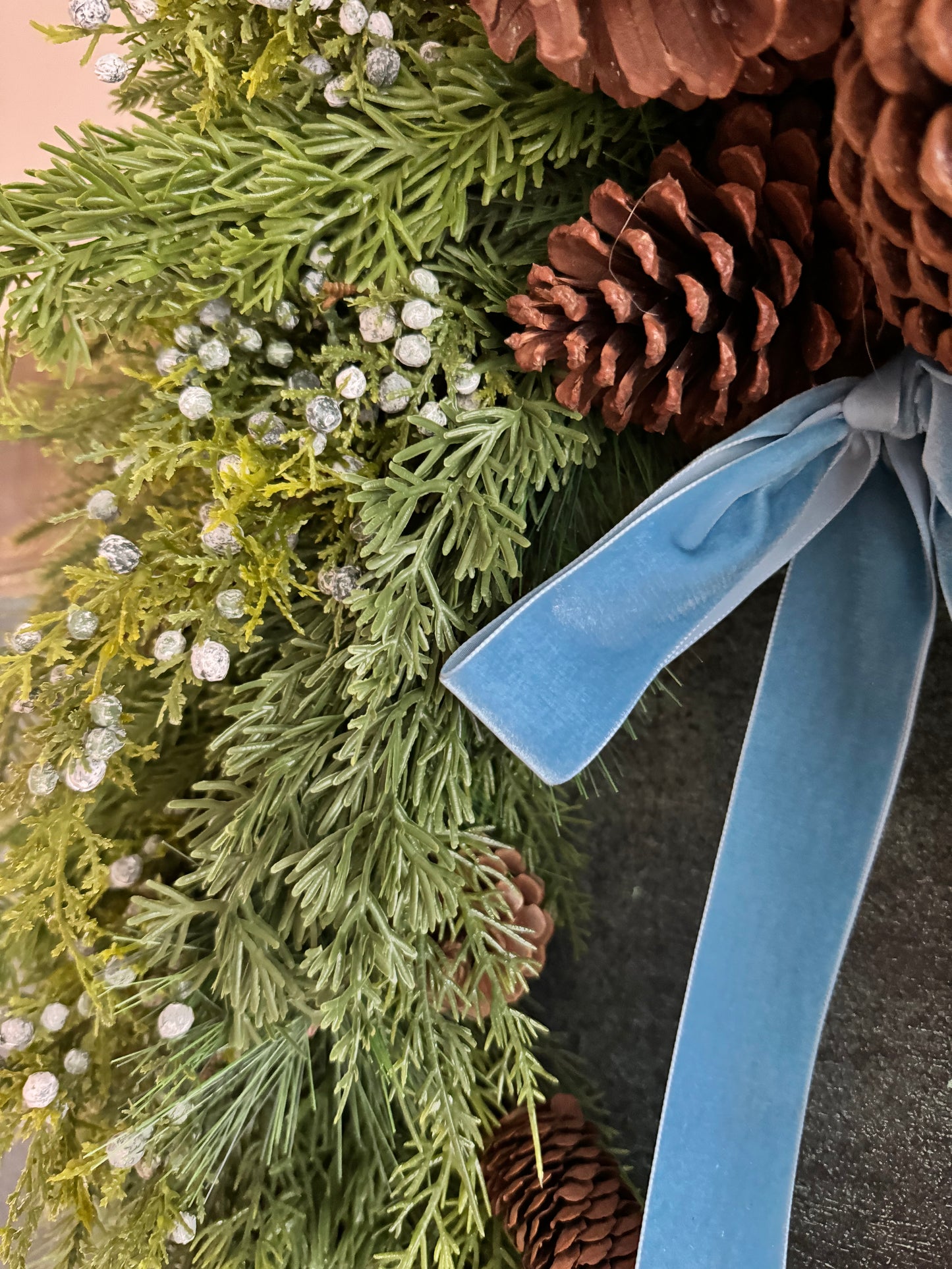 Load image into Gallery viewer, Faux Juniper Berry &amp;amp; Pinecone Wreath with bow
