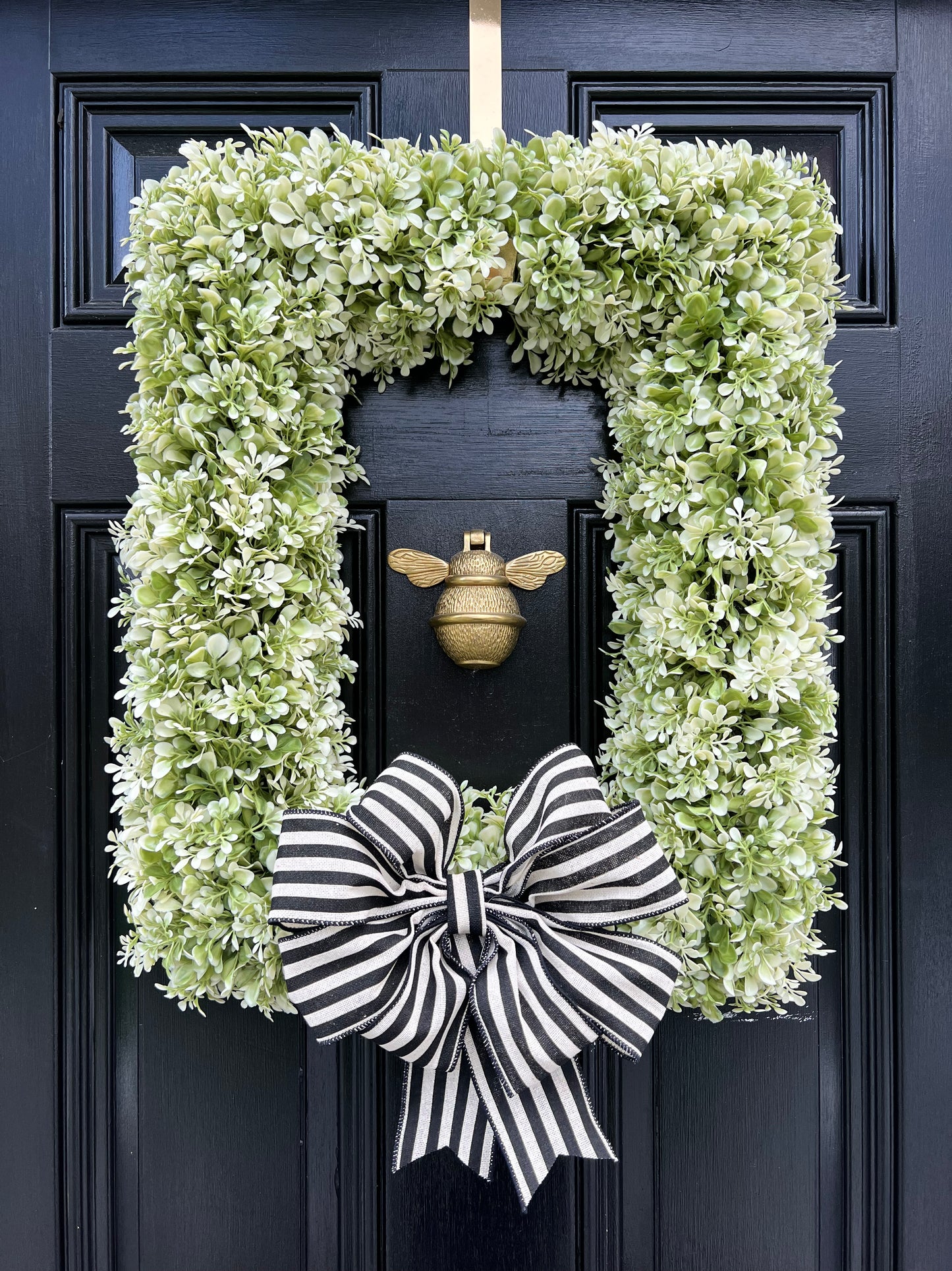 Cream Wreath Stand