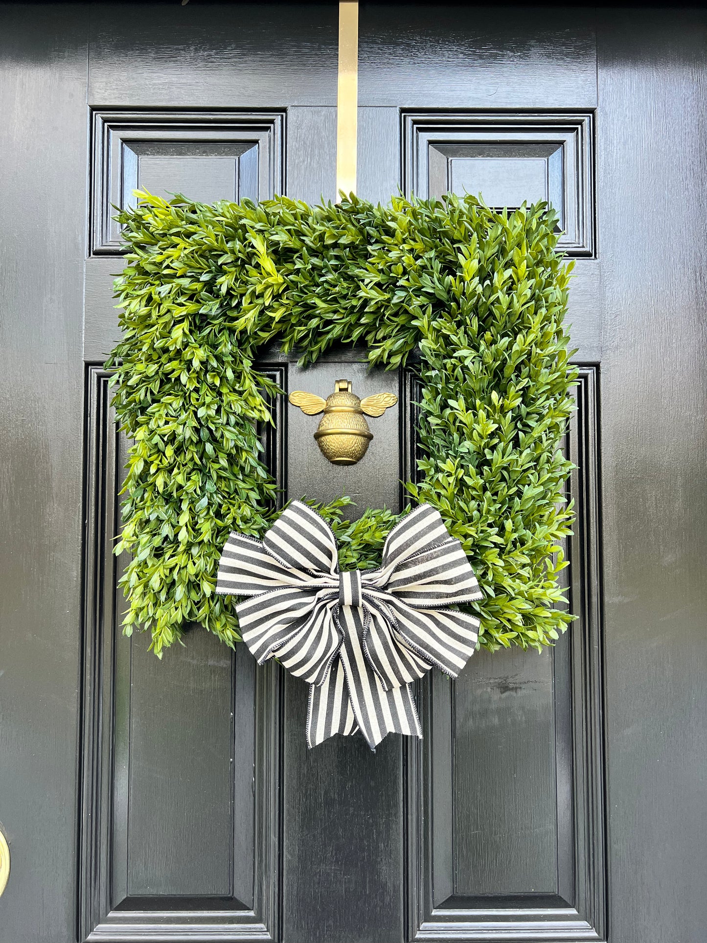 Load image into Gallery viewer, The Square Classic Boxwood Wreath (single or double)
