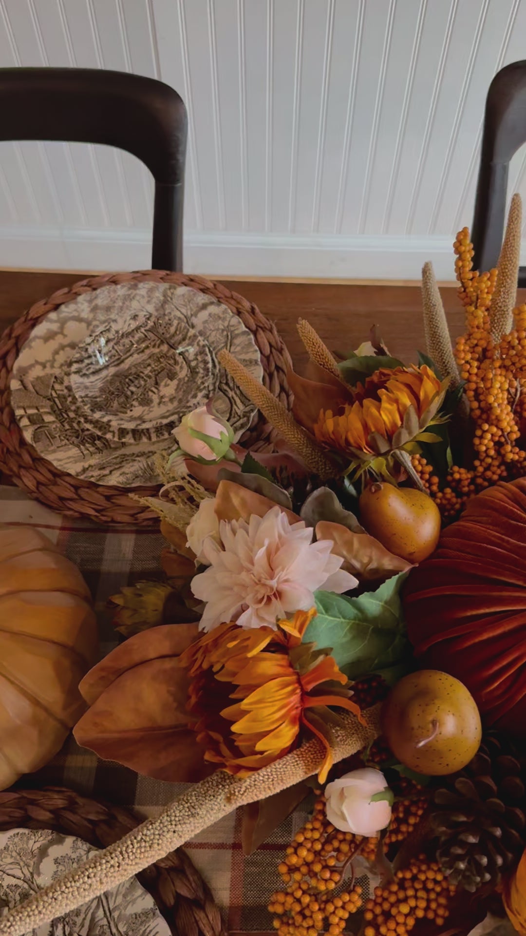 Load and play video in Gallery viewer, Harvest Pumpkin Centerpiece
