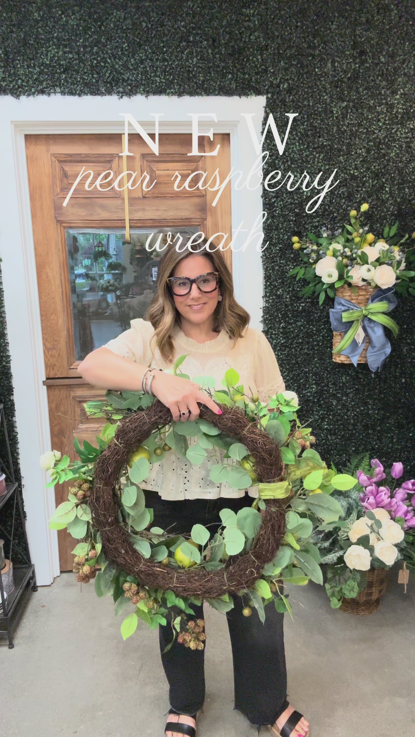 Load and play video in Gallery viewer, Xlarge Pear Raspberry Wreath
