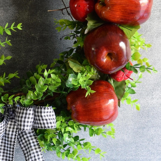 The Apple Wreath