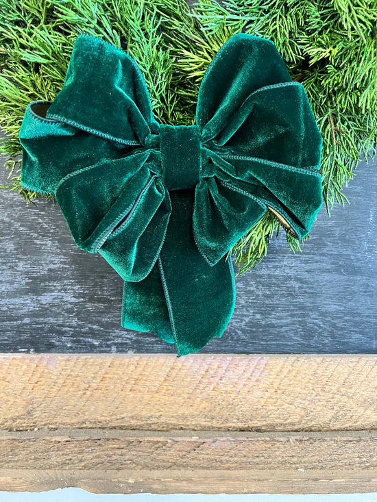 Clip-on bows