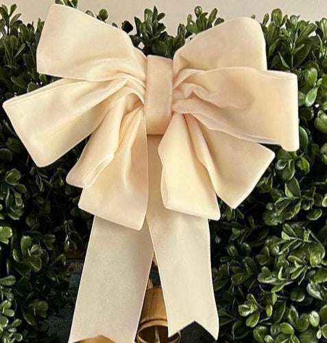 Clip-on bows