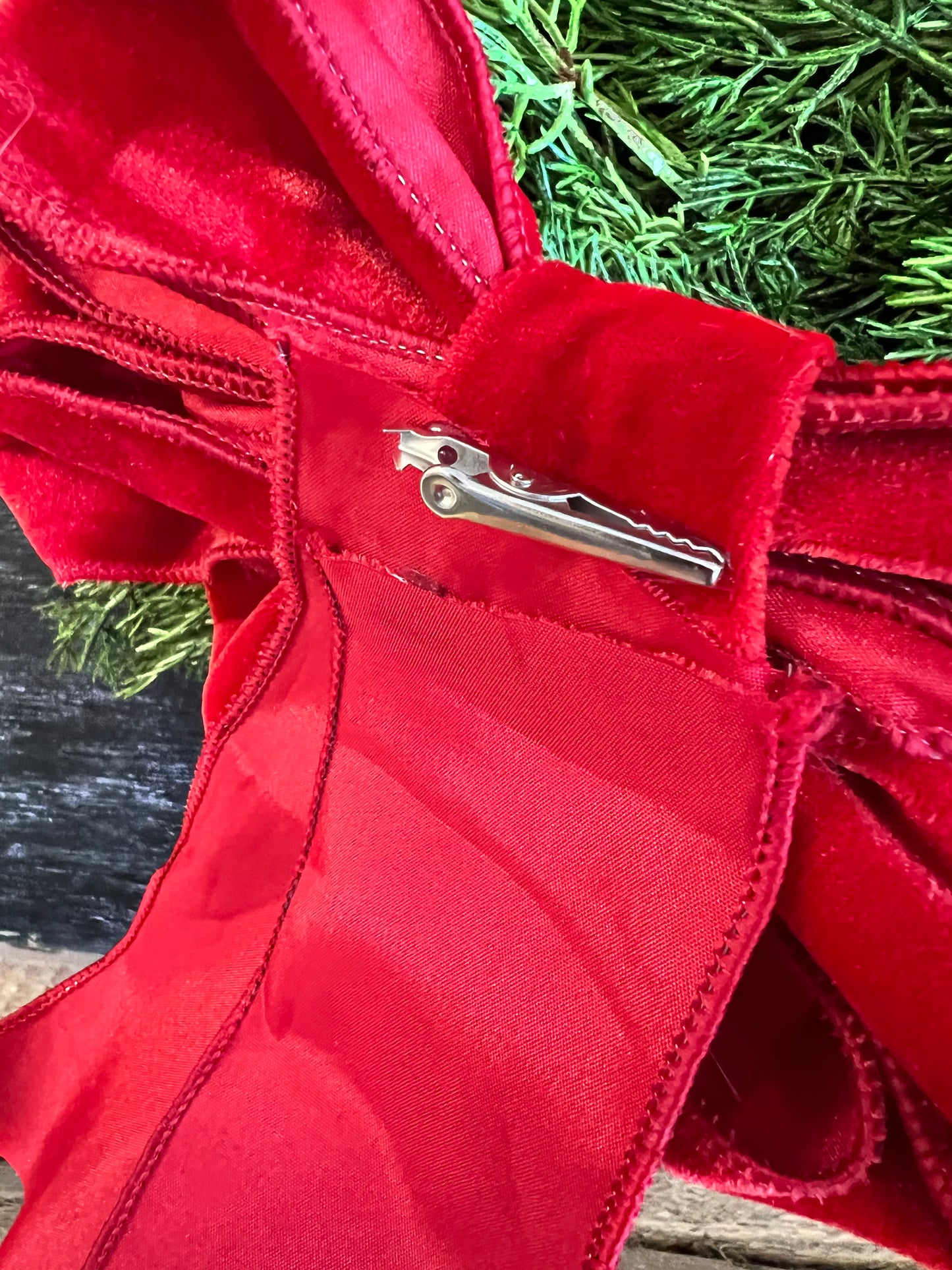 Clip-on bows